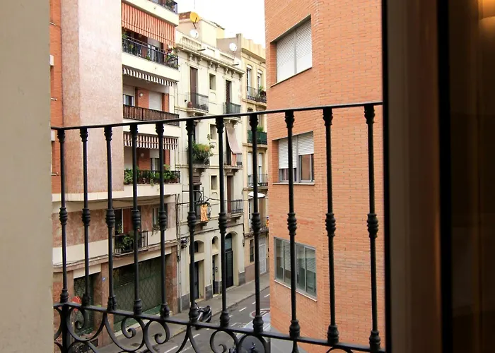 Muntanya - s & One With Terrace Next To Sagrada Familia
